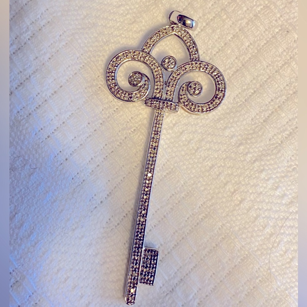 Beautiful key pendant from People’s Jewellers